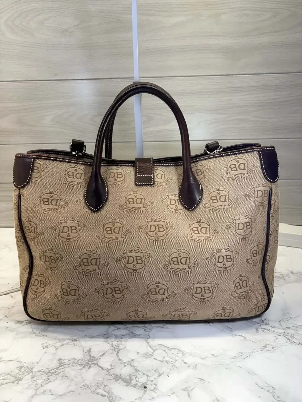 Dooney and Bourke bag set comes with glasses case ID...